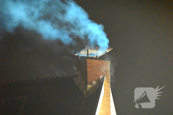 Hoogwerker gaat kapot bij schoorsteenbrand