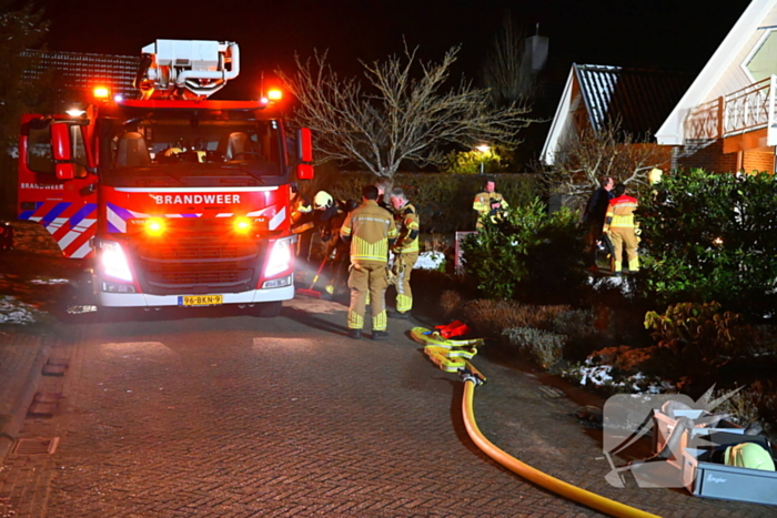 Hoogwerker gaat kapot bij schoorsteenbrand