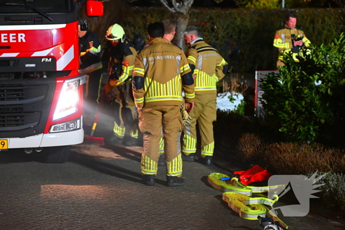 Hoogwerker gaat kapot bij schoorsteenbrand