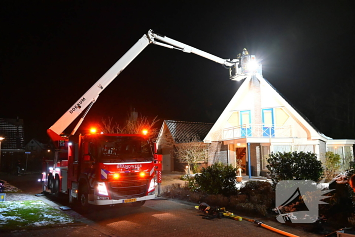 Hoogwerker gaat kapot bij schoorsteenbrand