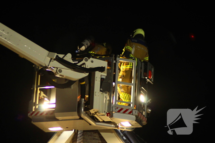 Hoogwerker gaat kapot bij schoorsteenbrand