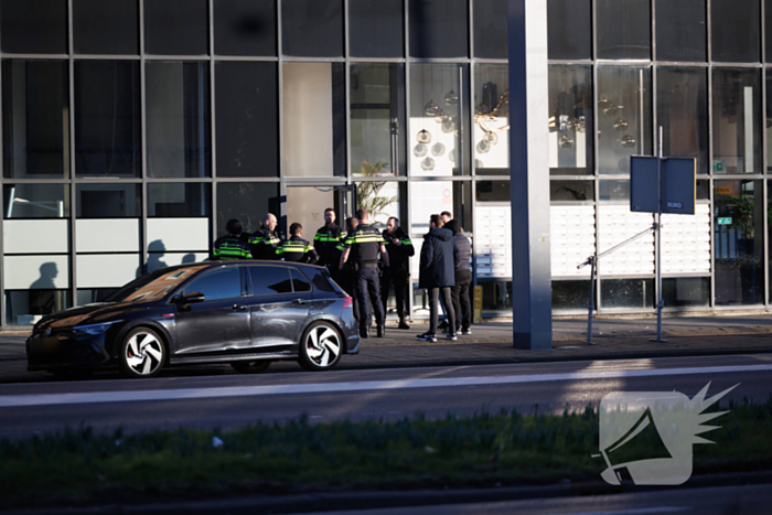 Massale politie-inzet bij gebouw