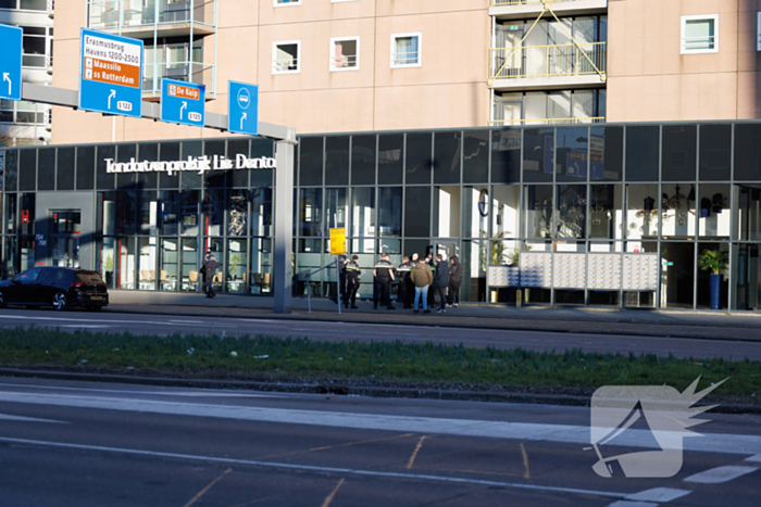 Massale politie-inzet bij gebouw