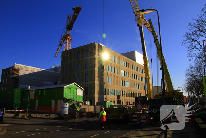 Torenkraan bij nieuwbouw ziekenhuis wordt verwijderd