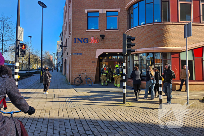Brandweer doet onderzoek naar gaslucht