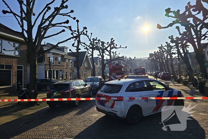 Straat afgezet door brand in schuur