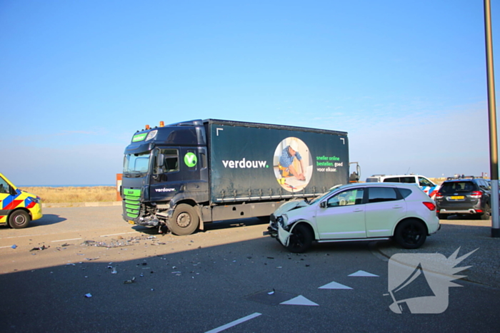 Ongeval tussen vrachtwagen en personenauto