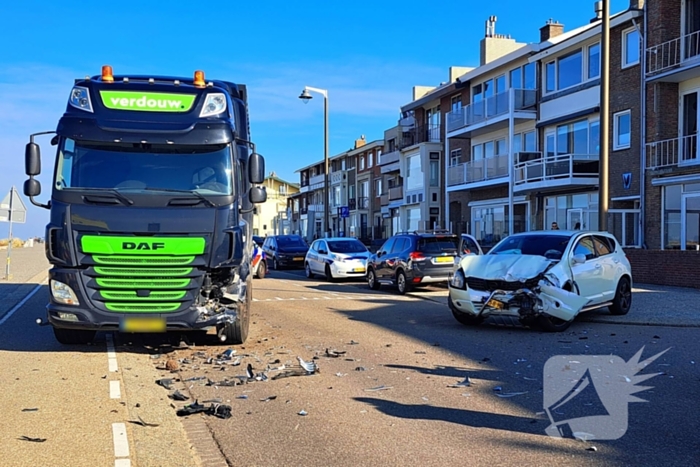 Ongeval tussen vrachtwagen en personenauto