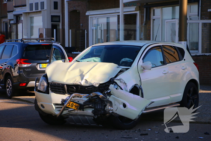 Ongeval tussen vrachtwagen en personenauto