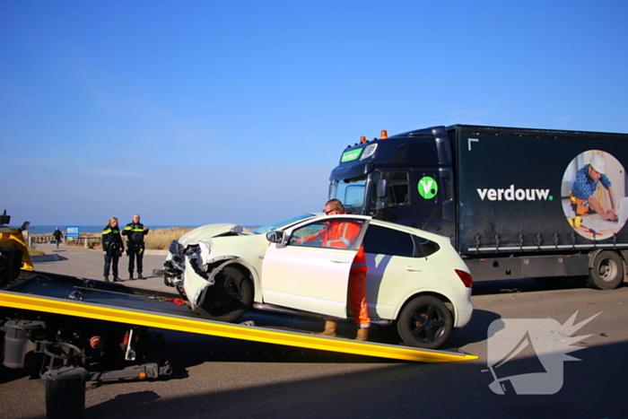 Ongeval tussen vrachtwagen en personenauto