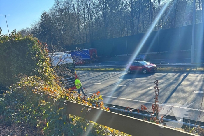 Botsing tussen personenwagen en vrachtwagen