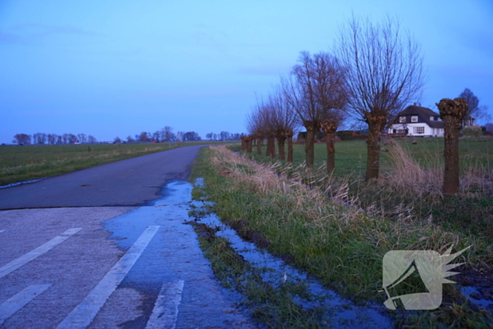 Mogelijk gladde weg in vooruitzicht door gesprongen waterleiding