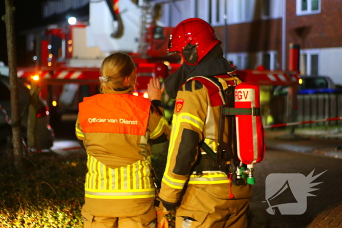 Brandweer blust brand na explosie