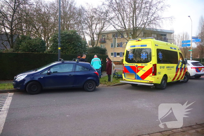 Twee overstekende fietsers aangereden door auto