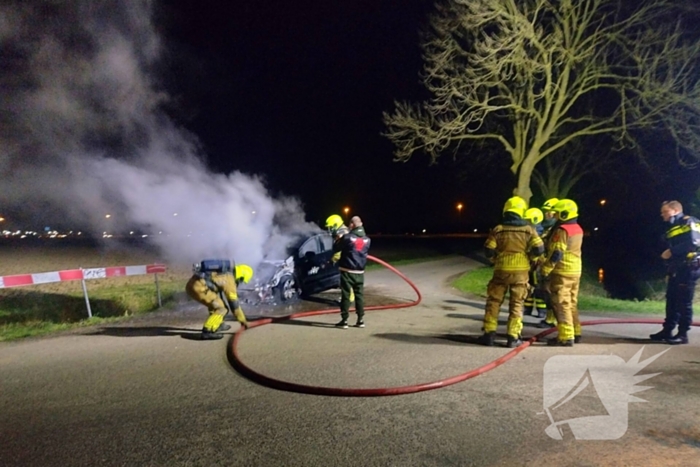 Personenauto gaat in vlammen op