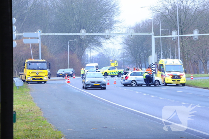 Veel schade bij kop-staartbotsing tussen twee voertuigen