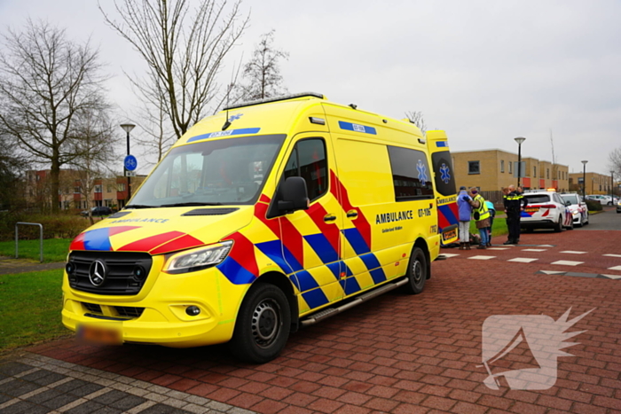 Fietser en automobilist botsen met elkaar