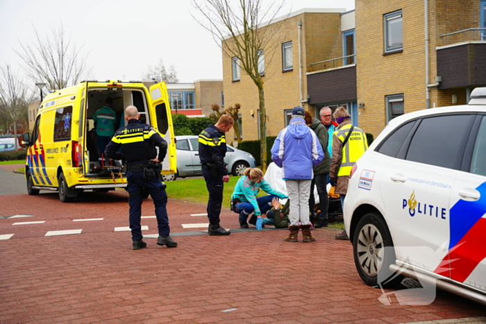 Fietser en automobilist botsen met elkaar