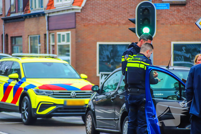 Zwangere vrouw gewond naar ziekenhuis na aanrijding