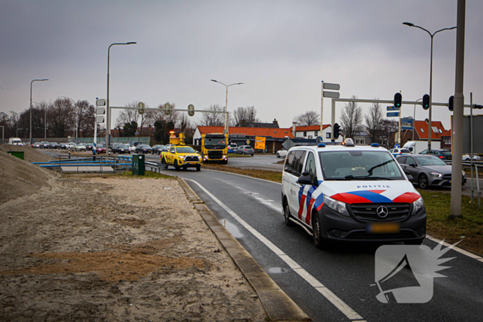 Lijnbus botst achterop personenauto