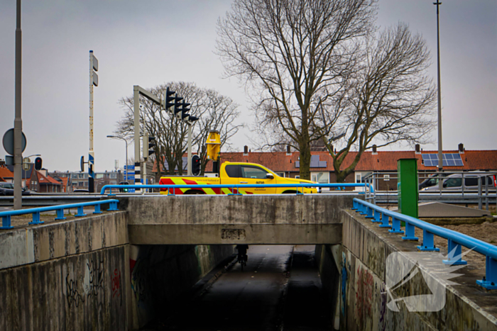 Lijnbus botst achterop personenauto