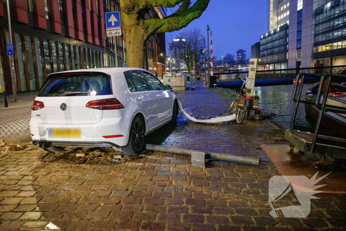 Automobilist onder invloed belandt tegen een boom