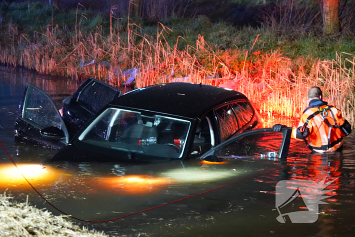 Auto in het water aangetroffen