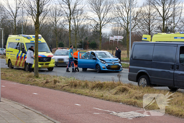 Gewonde na botsing met forse schades als gevolg