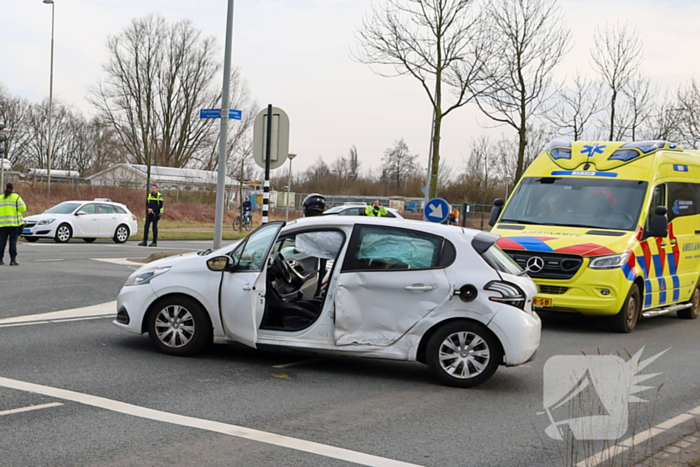 Gewonde na botsing met forse schades als gevolg