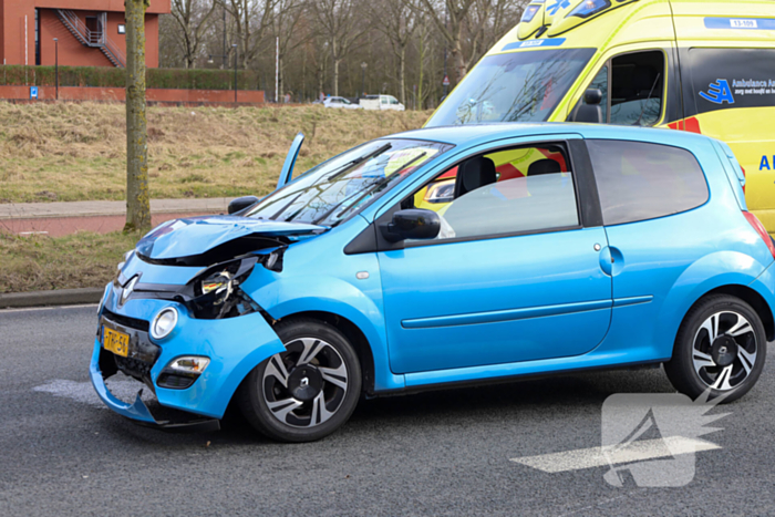 Gewonde na botsing met forse schades als gevolg