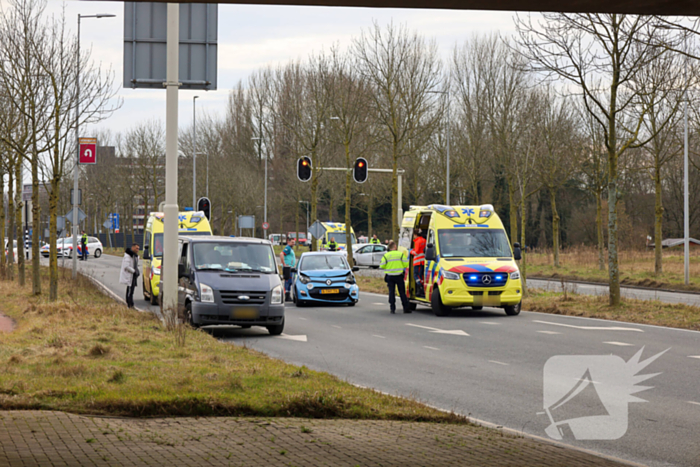 Gewonde na botsing met forse schades als gevolg