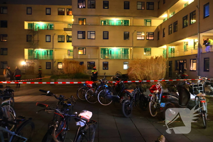 Zwaargewond persoon aangetroffen, politie doet onderzoek