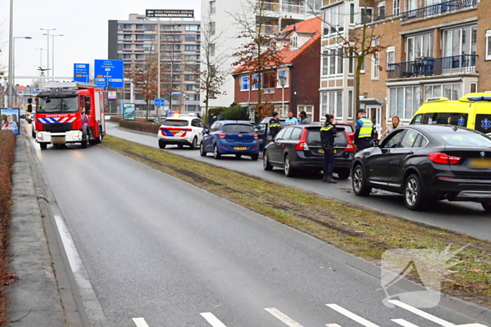 Schade na kettingbotsing tussen drie auto's