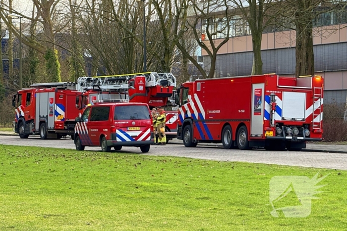 Smeulende relais zorgt voor rookontwikkeling in bedrijfspand