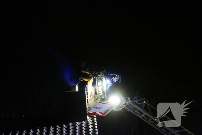 Brand in schoorsteen van woning