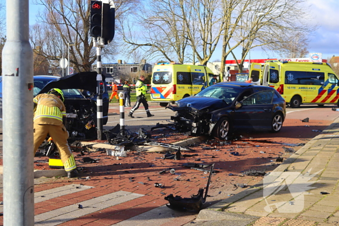 Gewonden en veel schade na ongeval