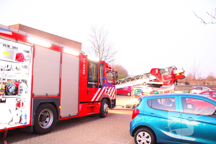 Brandweer ingezet voor grote brand in flatgebouw