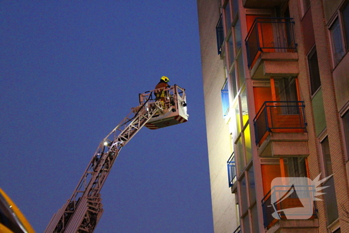Brandweer ingezet voor grote brand in flatgebouw