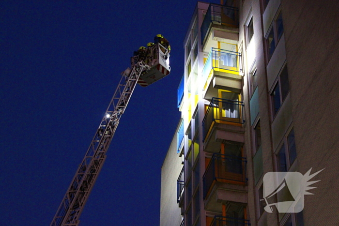 Brandweer ingezet voor grote brand in flatgebouw