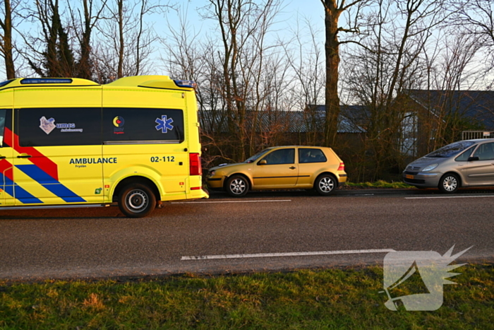 Persoon gewond naar ziekenhuis na kopstaart botsing