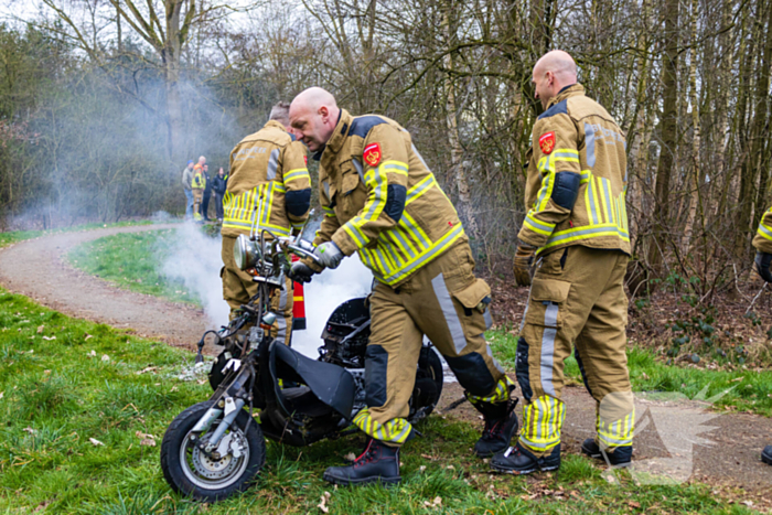 Scooter gaat in vlammen op