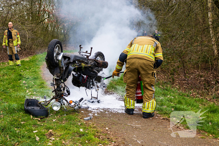 Scooter gaat in vlammen op