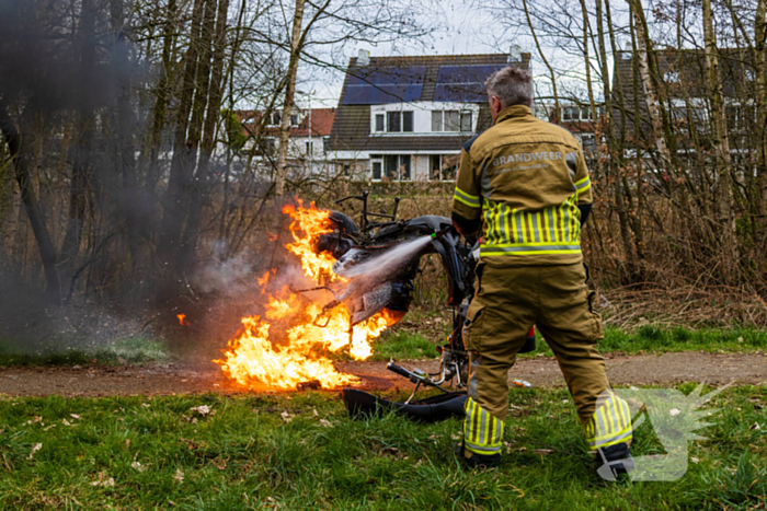 Scooter gaat in vlammen op