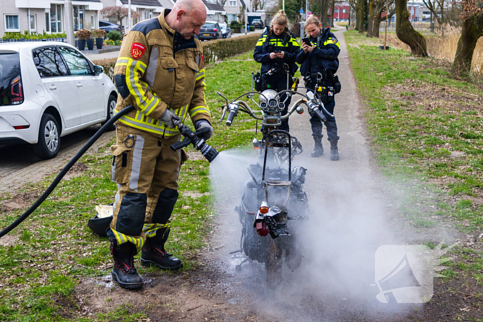 Scooter gaat in vlammen op