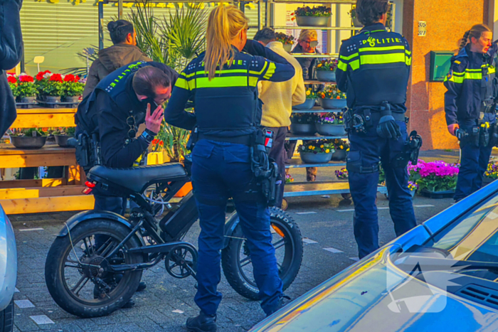 Fatbiker botst tegen auto