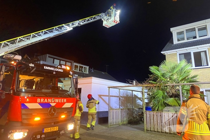 Brand in schoorsteen van woning