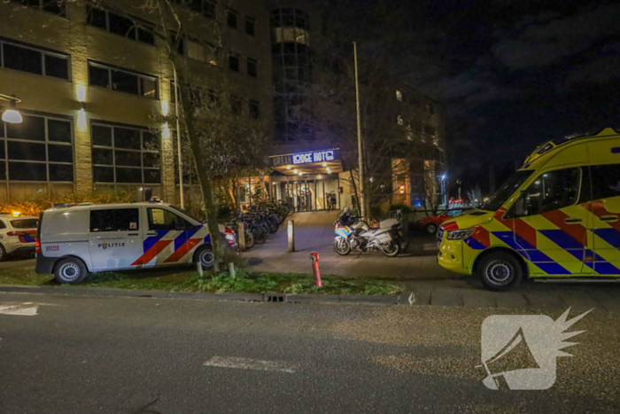 Grote politie-inzet bij hotel voor mogelijke steekincident