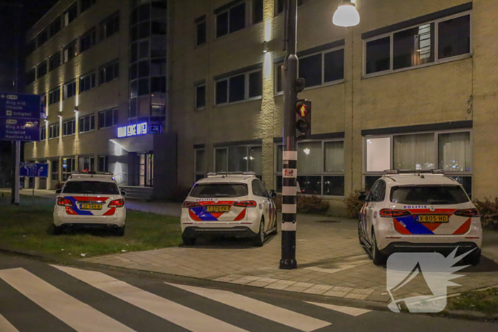 Grote politie-inzet bij hotel voor mogelijke steekincident