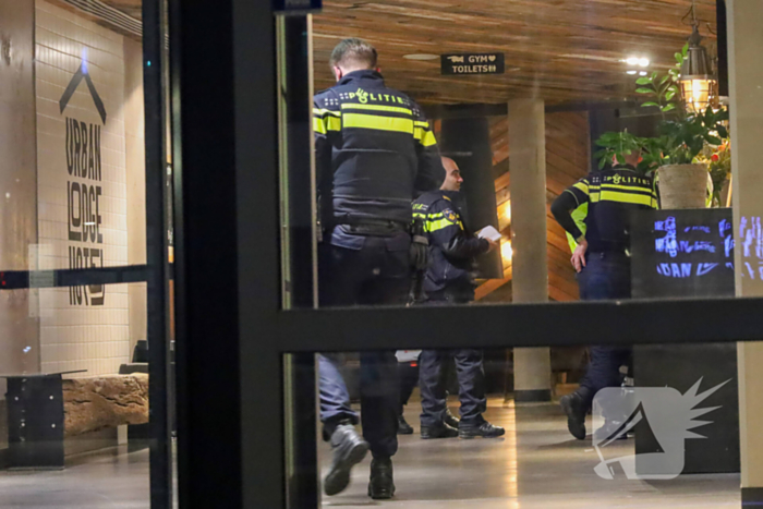 Grote politie-inzet bij hotel voor mogelijke steekincident