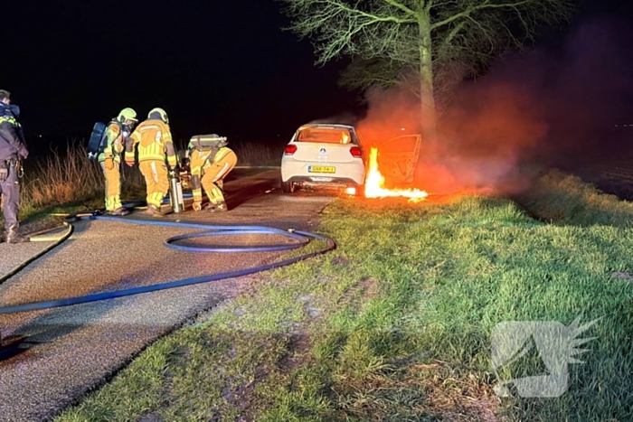 Voertuigbrand moeilijk te bestrijden